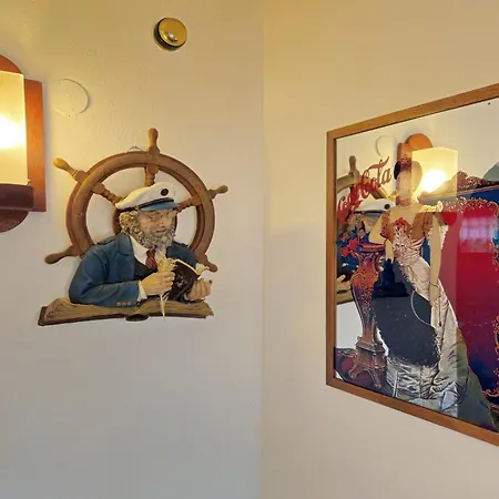 Apartment Old Captain's Retreat - Happy