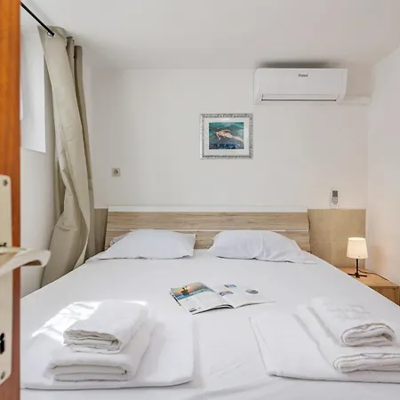 Old Captain's Retreat - Happy Apartment *